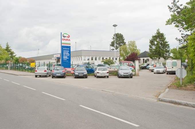 Parc de véhicules hors d'usage chez Snra SARL, centre agréé à CARQUEFOU