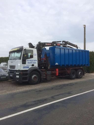 Parc de véhicules hors d'usage chez Allo Récup Autos, centre agréé à TIGY