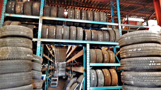 Parc de véhicules hors d'usage chez Ets Lindo Pièces Auto, centre agréé à DORDIVES