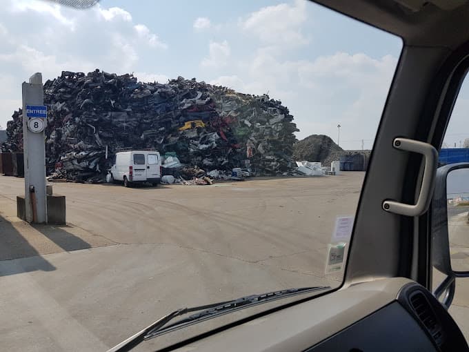 Menut Recyclage Tours (Achat métaux, démolition VHU, enlèvement ferraille) à SAINT-PIERRE-DES-CORPS — Photo 4 du centre VHU agréé Loiret
