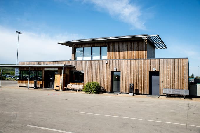 Parc de véhicules hors d'usage chez Brangé Environnement, centre agréé à BIAS