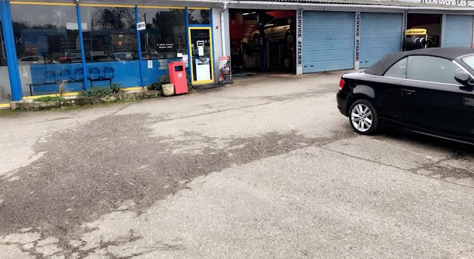 Parc de véhicules hors d'usage chez STAR AUTO PIECES 47, centre agréé à COLAYRAC-SAINT-CIRQ