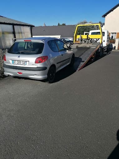 Parc de véhicules hors d'usage chez Allo Récup Autos, centre agréé à SAINT CHELY D'APCHER