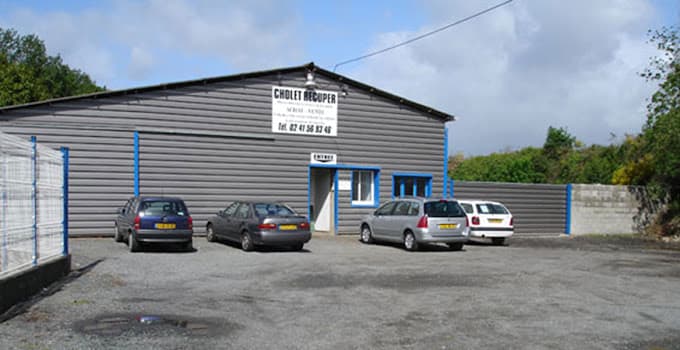 Vue extérieure du centre VHU agréé Cholet Recuper Enlèvement Epaves Vente Pièces Détachées Neuves Occasion Vente Véhicules Occasion Dépollution Déconstruction à CHOLET (Maine-et-Loire)