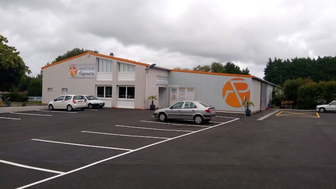 Parc de véhicules hors d'usage chez Paris Recyclage Automobile, centre agréé à QUETTREVILLE-SUR-SIENNE