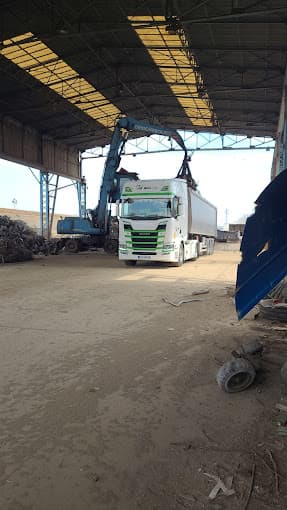 Parc de véhicules hors d'usage chez DERICHEBOURG ENVIRONNEMENT ESKA, centre agréé à JOUY-AUX-ARCHES