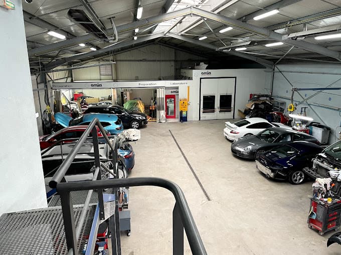 Parc de véhicules hors d'usage chez CARROSSERIE DE CHAMPAGNE, centre agréé à TINQUEUX