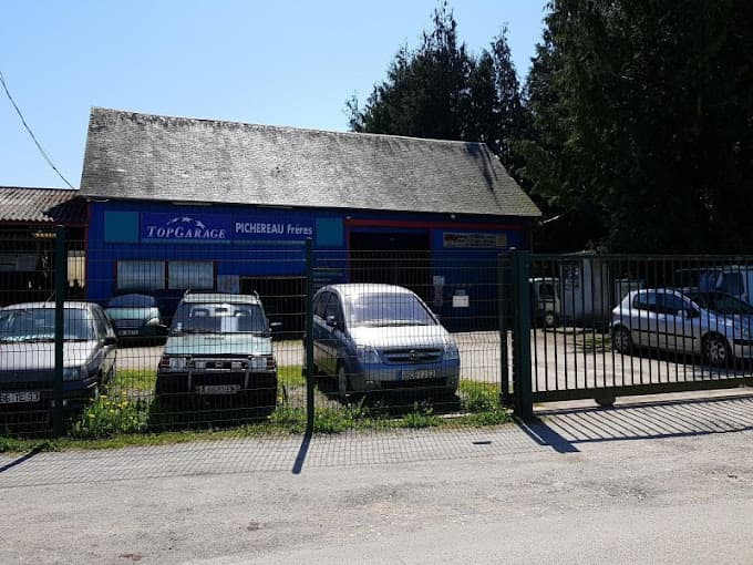 Vue extérieure du centre VHU agréé TOP GARAGE - GARAGE PICHEREAU FRERES à PRE-EN-PAIL-SAINT-SAMSON (Mayenne)