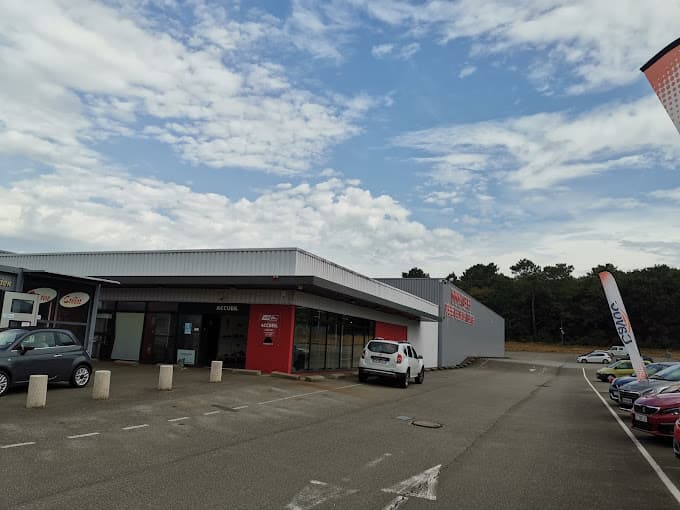 Parc de véhicules hors d'usage chez VAP Automobiles - Atlantic Recycl Auto, centre agréé à LOCQUELTAS