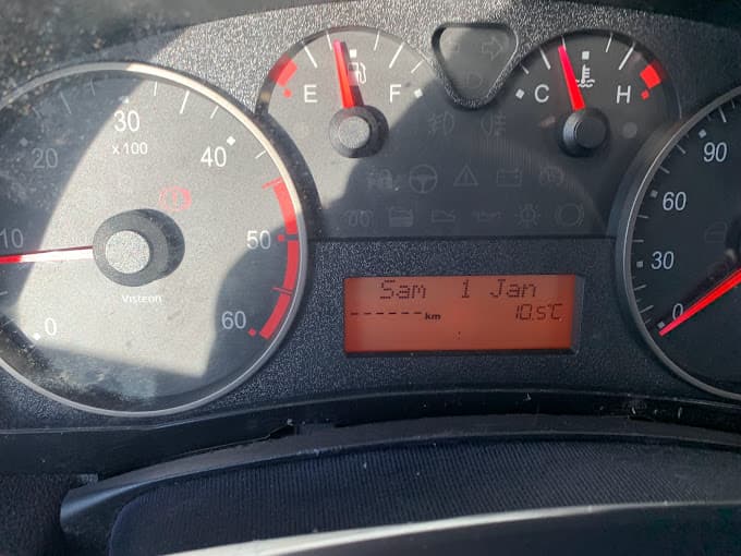 Parc de véhicules hors d'usage chez S.O.S Pièces Auto, centre agréé à MOREAC