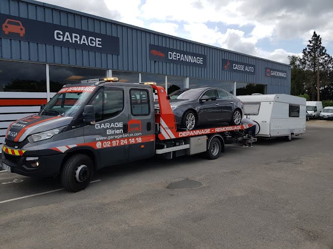Parc de véhicules hors d'usage chez Garage Birien, centre agréé à CRACH