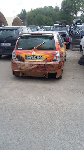 Parc de véhicules hors d'usage chez Ouest Cass, centre agréé à PLAUDREN