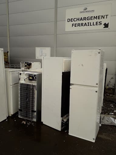 Parc de véhicules hors d'usage chez DERICHEBOURG ENVIRONNEMENT ESKA, centre agréé à JOUY-AUX-ARCHES