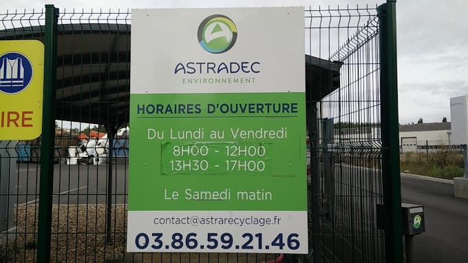 Parc de véhicules hors d'usage chez ASTRA RECYCLAGE ST FLORENT SUR CHER, centre agréé à SAINT-ELOI