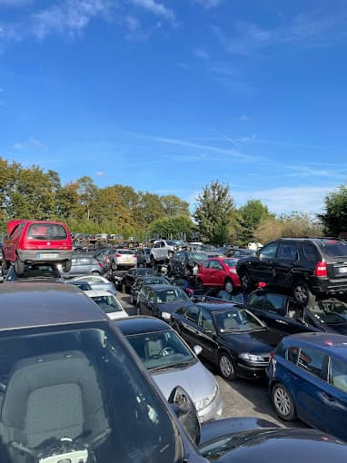 Parc de véhicules hors d'usage chez P2AR, centre agréé à SAINGHIN-EN-MELANTOIS