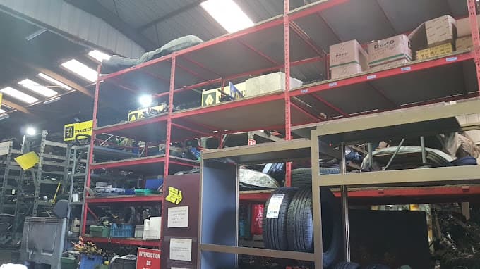 Parc de véhicules hors d'usage chez LABEL 'PIECE, centre agréé à VILLENEUVE D'ASCQ