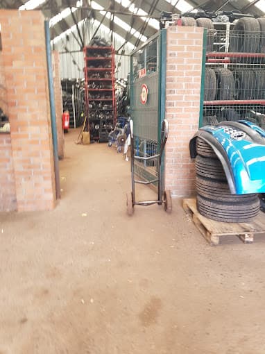 Parc de véhicules hors d'usage chez Cornelio Fréres, centre agréé à ROUBAIX