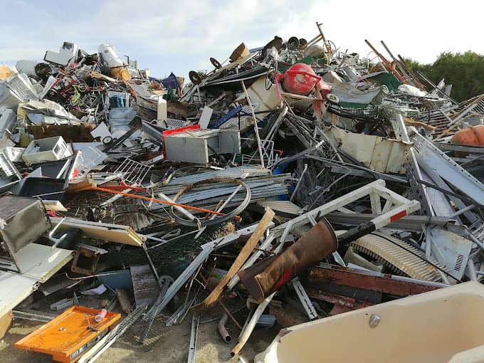 Parc de véhicules hors d'usage chez DRM Escale Auto, centre agréé à CREPY-EN-VALOIS