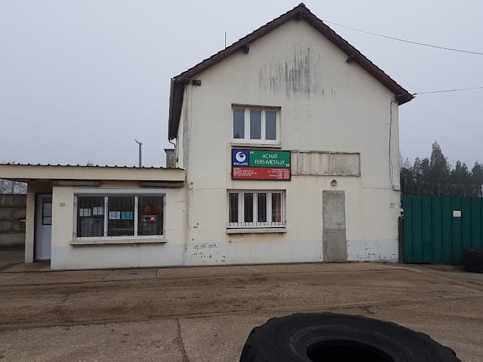 Vue extérieure du centre VHU agréé Galloo Saint-Germer à SAINT-GERMER-DE-FLY (Oise)