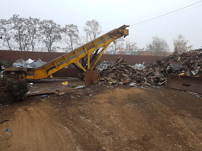 Parc de véhicules hors d'usage chez Galloo Saint-Germer, centre agréé à SAINT-GERMER-DE-FLY