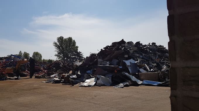 Parc de véhicules hors d'usage chez Galloo Halluin, centre agréé à HALLUIN