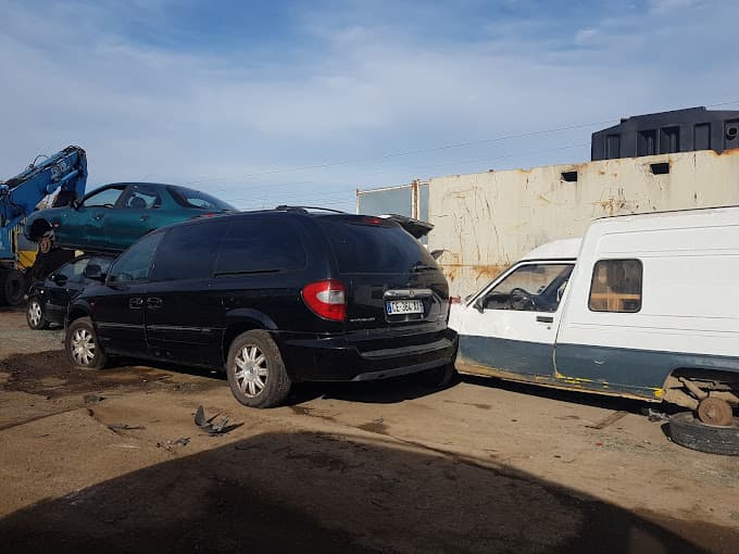 Vue extérieure du centre VHU agréé SRMA - Société de Récupération Métallurgique de l'Artois à CHOCQUES (Pas-de-Calais)