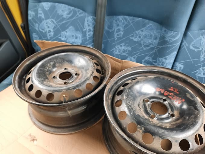 Parc de véhicules hors d'usage chez Dyno Et Fils, centre agréé à PONT-DU-CHATEAU