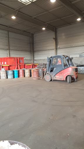 Vue extérieure du centre VHU agréé ECHALIER S.A.S. à SAINT-OURS (Puy-de-Dôme)