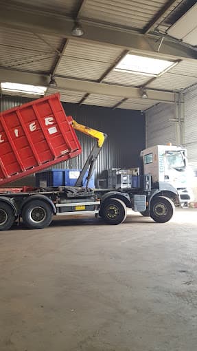 Parc de véhicules hors d'usage chez ECHALIER S.A.S., centre agréé à SAINT-OURS