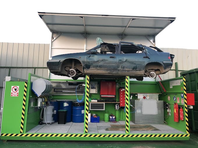 Vue extérieure du centre VHU agréé Hinderchied Frères Site de Puy Guillaume à PUY-GUILLAUME (Puy-de-Dôme)
