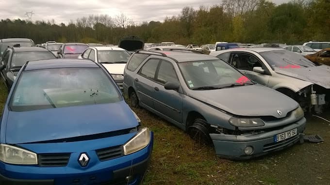 Parc de véhicules hors d'usage chez Casse Tilt Auto, pays basque et Landes, centre agréé à BRISCOUS