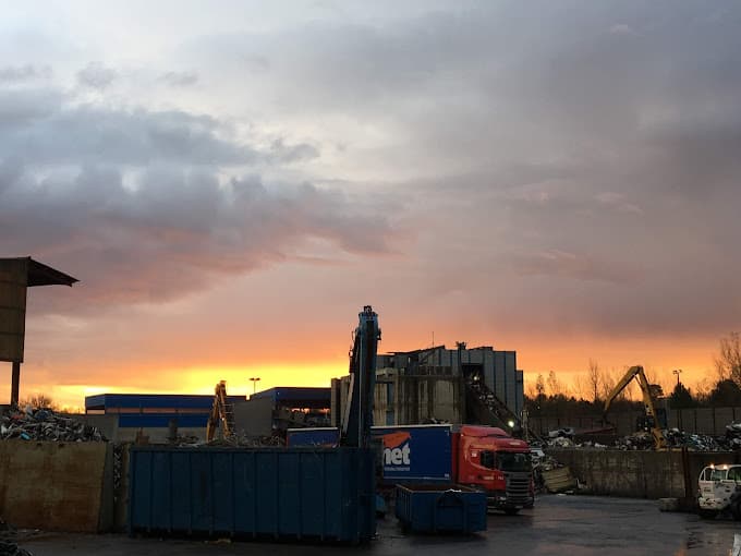 Vue extérieure du centre VHU agréé DECONS SAS à LE PIAN-MEDOC (Pyrénées-Atlantiques)