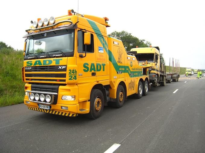 Vue extérieure du centre VHU agréé S.A.D.T Service Assistance Dépannage Transport à LONS (Pyrénées-Atlantiques)