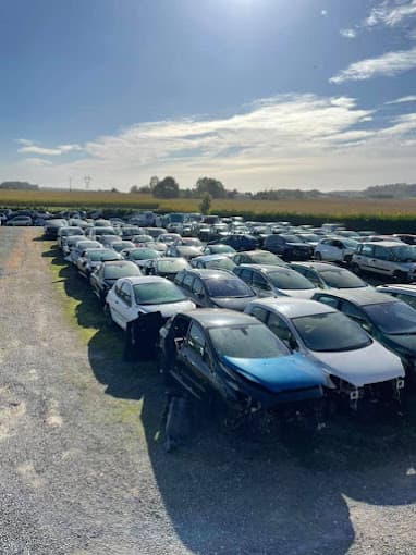 Vue extérieure du centre VHU agréé Auto Casse Allo 933 à SALLESPISSE (Pyrénées-Atlantiques)