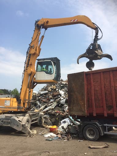 Vue extérieure du centre VHU agréé Comminges Métaux Services (Coma) à MONTREJEAU (Hautes-Pyrénées)