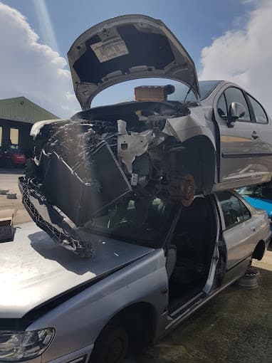 Vue extérieure du centre VHU agréé Démolition Autos Marty à PIA (Pyrénées-Orientales)