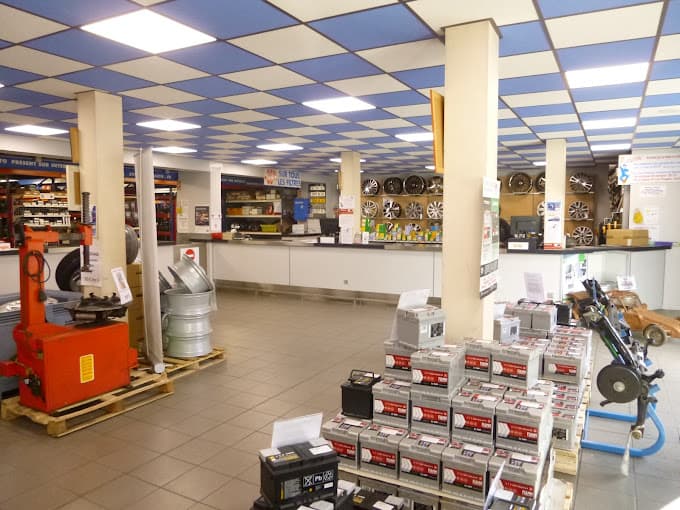 Parc de véhicules hors d'usage chez Stop Pièces Auto TAFANI, centre agréé à VOURLES