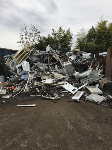 Dettinger Et Fils à QUINCIEUX — Photo 3 du centre VHU agréé Rhône