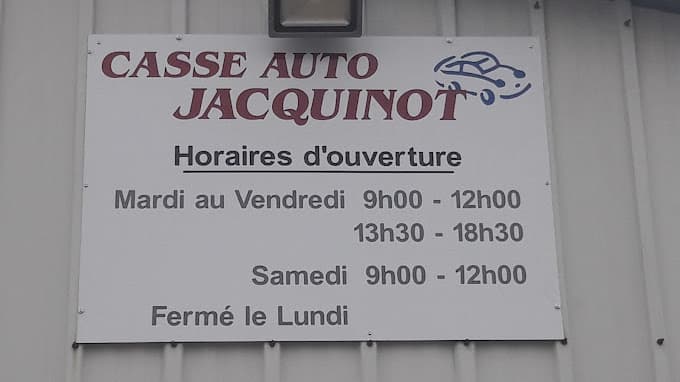 Parc de véhicules hors d'usage chez Casse Auto Jacquinot, centre agréé à VESOUL