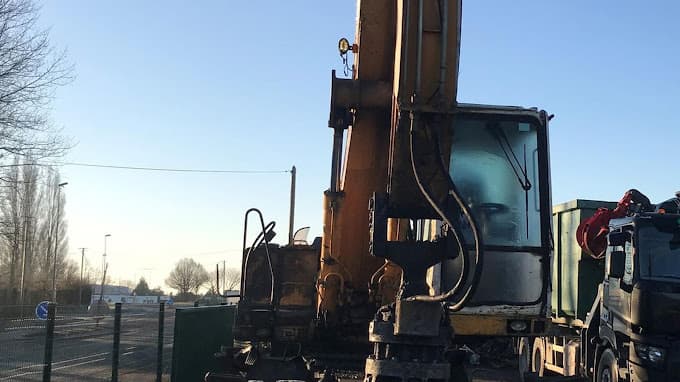 Vue extérieure du centre VHU agréé SBR SARL à SURE (Sarthe)