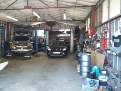 Vue extérieure du centre VHU agréé GARAGE CASSE AUTO Alpes Récupération à VIVIERS-DU-LAC (Savoie)