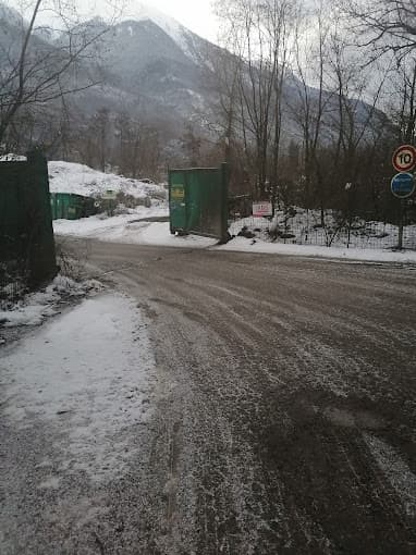 Axia Ets Pouget à ESSERTS-BLAY — Photo 5 du centre VHU agréé Savoie