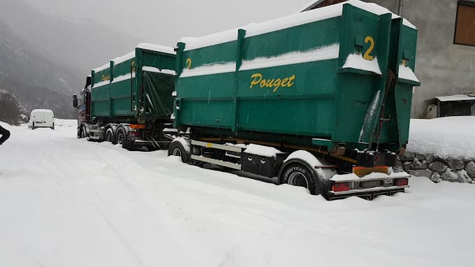Parc de véhicules hors d'usage chez Axia Ets Pouget, centre agréé à ESSERTS-BLAY