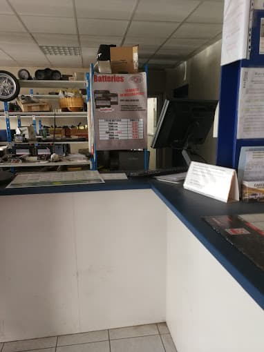 Vue extérieure du centre VHU agréé Bochet Recyclage Sarl à CRANVES-SALES (Haute-Savoie)