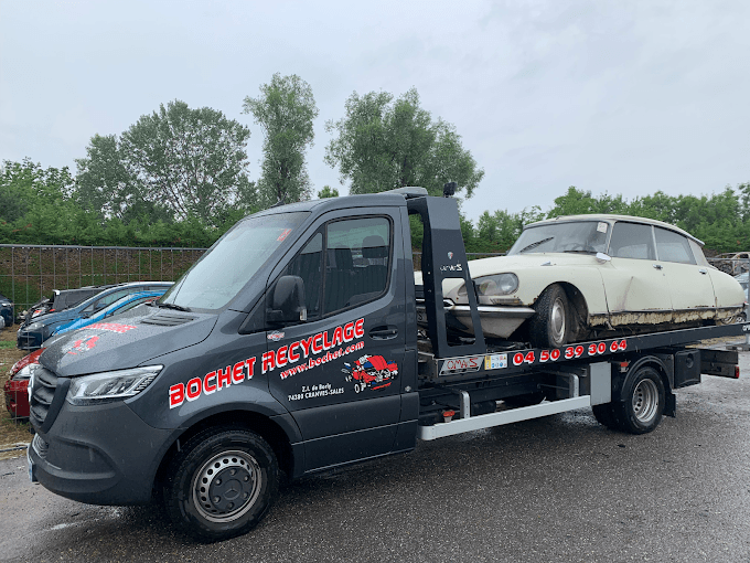 Parc de véhicules hors d'usage chez Bochet Recyclage Sarl, centre agréé à CRANVES-SALES