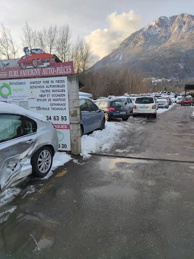 Parc de véhicules hors d'usage chez Faucigny Auto Pièces, centre agréé à MARIGNIER