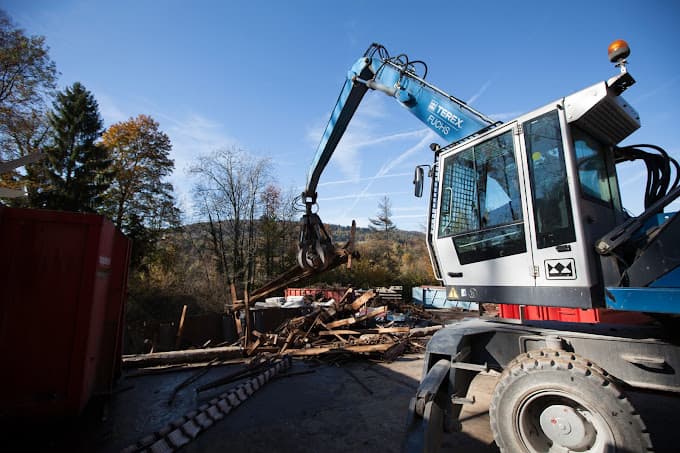 Parc de véhicules hors d'usage chez VIGNIER ROUGE à VILLAZ, centre agréé à VILLAZ