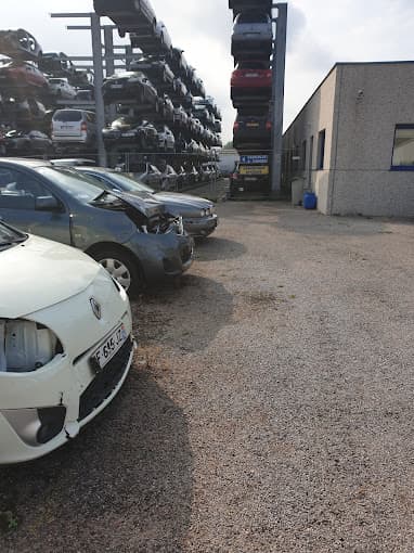 Parc de véhicules hors d'usage chez ROUEN AUTOMOBILES SERVICES, centre agréé à SAINT-ETIENNE-DU-ROUVRAY