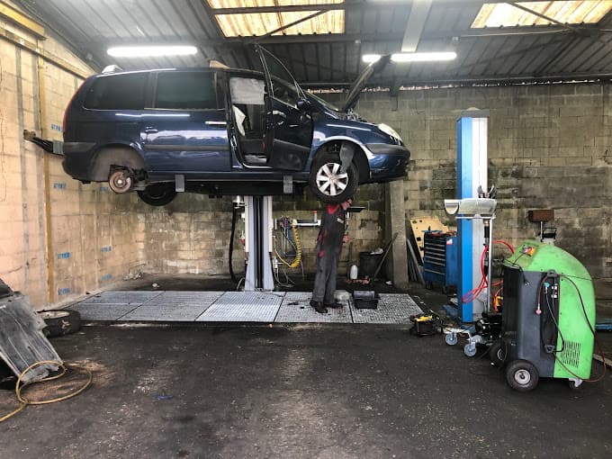 Parc de véhicules hors d'usage chez Buquet Auto Pièces, centre agréé à MALAUNAY