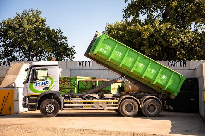 Parc de véhicules hors d'usage chez Unifer Port-Jérôme, centre agréé à PETIVILLE